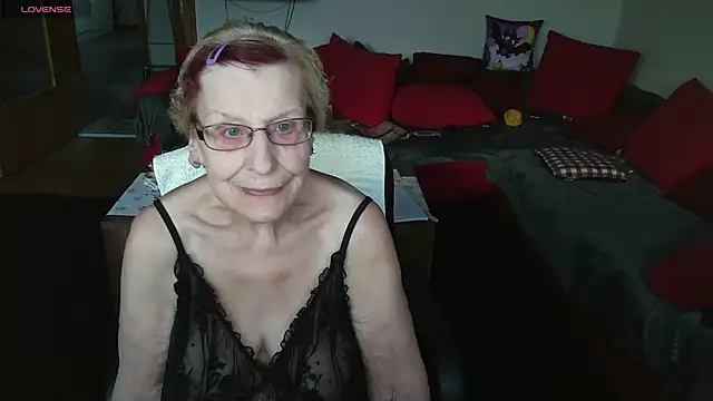 HeisseomaOriginal online show from 11-17-25, 08:07