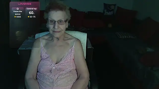 HeisseomaOriginal online show from 11-28-25, 08:14