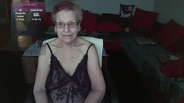 HeisseomaOriginal online show from 11-25-25, 08:14