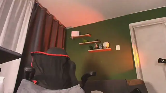 Snapshot of lamborginex chatting on 02-12-26, 02:33 lamborginex online show from 02-12-26, 02:33