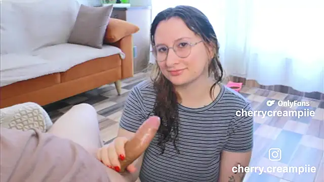 Snapshot of andycherry_secrets_ chatting on 02-05-26, 02:35 andycherry secrets online show from 02-05-26, 02:35