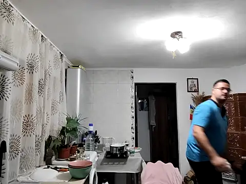 Snapshot of flowdmxx chatting on 11-06-25, 04:33 flowdmxx online show from 11-06-25, 04:33