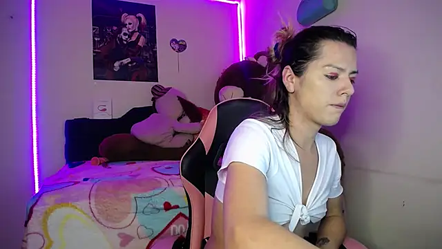 Snapshot of yuliana_19 chatting on 12-20-25, 11:35 yuliana 19 online show from 12-20-25, 11:35