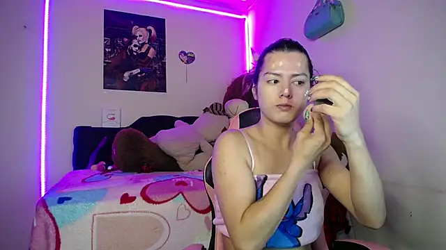 Snapshot of yuliana_19 chatting on 12-16-25, 09:57 yuliana 19 online show from 12-16-25, 09:57