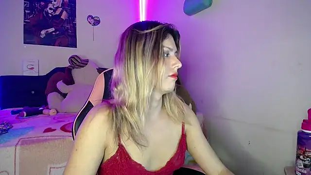 Snapshot of yuliana_19 chatting on 12-13-25, 08:04 yuliana 19 online show from 12-13-25, 08:04