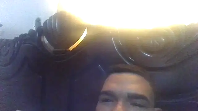 Snapshot of Yeisonvadques26 chatting on 03-02-26, 08:27 Yeisonvadques26 online show from 03-02-26, 08:27