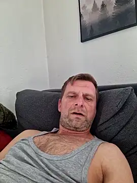 Snapshot of Mjn34 chatting on 03-22-26, 02:40 Mjn34 online show from 03-22-26, 02:40