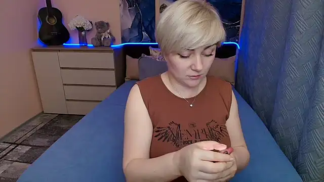 Snapshot of BlondPearl chatting on 06-10-26, 08:43 BlondPearl online show from 06-10-26, 08:43