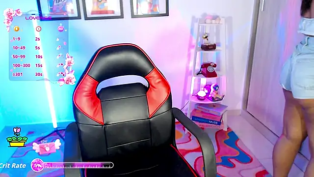 Snapshot of Aaliyahas chatting on 10-19-25, 10:56 Aaliyahas online show from 10-19-25, 10:56