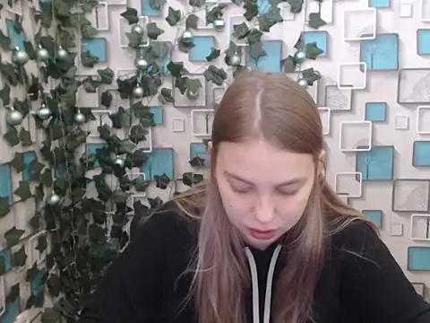 Snapshot of klerkarina chatting on 01-09-25, 05:44 klerkarina online show from 01-09-25, 05:44