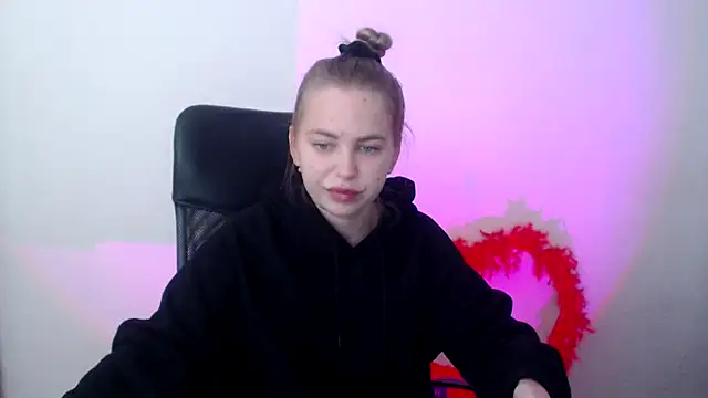 Snapshot of klerkarina chatting on 10-22-25, 05:18 klerkarina online show from 10-22-25, 05:18