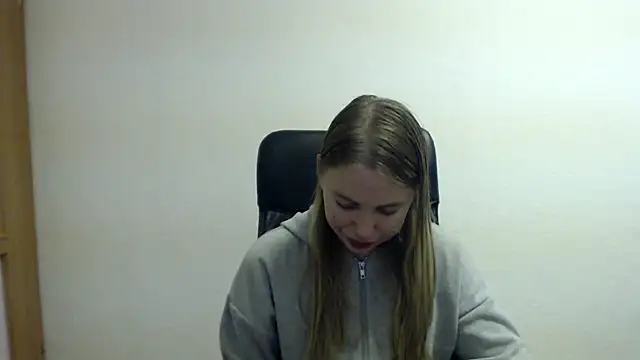 Snapshot of klerkarina chatting on 10-18-25, 06:15 klerkarina online show from 10-18-25, 06:15