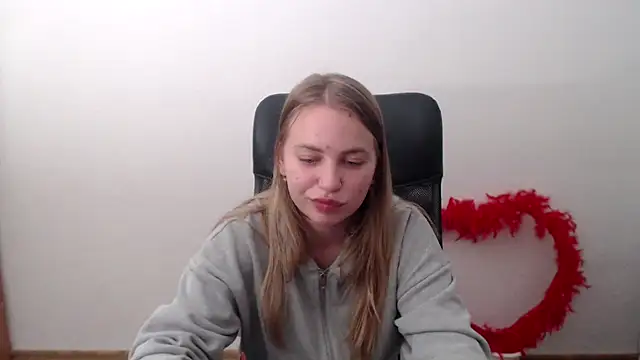 Snapshot of klerkarina chatting on 10-21-25, 07:30 klerkarina online show from 10-21-25, 07:30