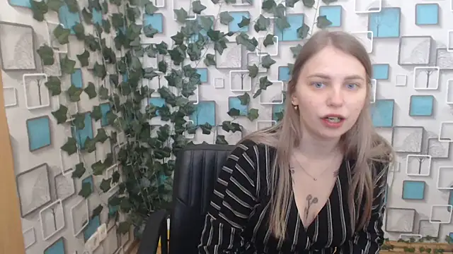Snapshot of klerkarina chatting on 03-23-25, 06:05 klerkarina online show from 03-23-25, 06:05