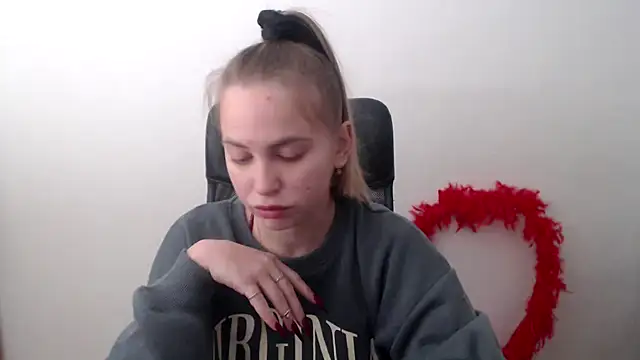 Snapshot of klerkarina chatting on 10-20-25, 05:31 klerkarina online show from 10-20-25, 05:31