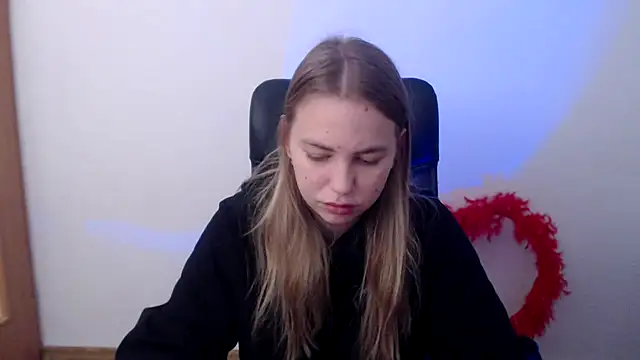 Snapshot of klerkarina chatting on 10-23-25, 04:44 klerkarina online show from 10-23-25, 04:44