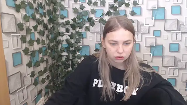 Snapshot of klerkarina chatting on 03-05-25, 05:40 klerkarina online show from 03-05-25, 05:40