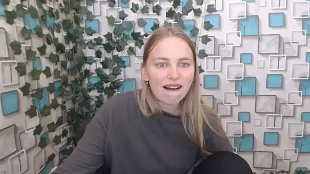 Snapshot of klerkarina chatting on 09-21-25, 04:50 klerkarina online show from 09-21-25, 04:50