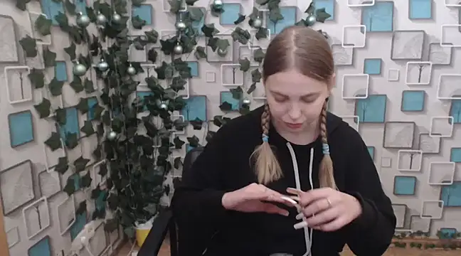 Snapshot of klerkarina chatting on 01-25-25, 06:23 klerkarina online show from 01-25-25, 06:23
