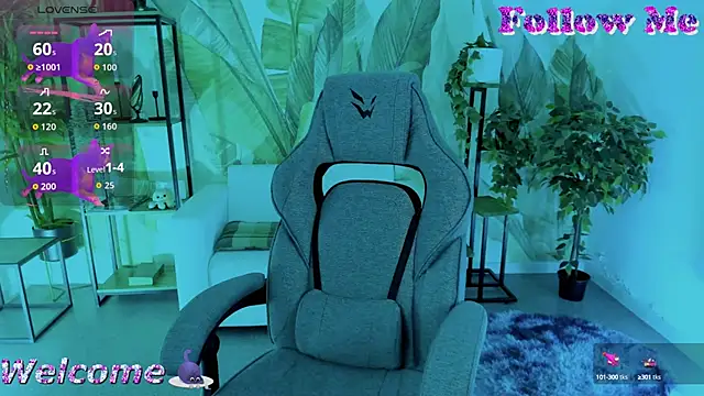 Snapshot of GrayceWild chatting on 09-26-25, 10:55 GrayceWild online show from 09-26-25, 10:55