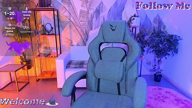 Snapshot of GrayceWild chatting on 09-30-25, 02:34 GrayceWild online show from 09-30-25, 02:34