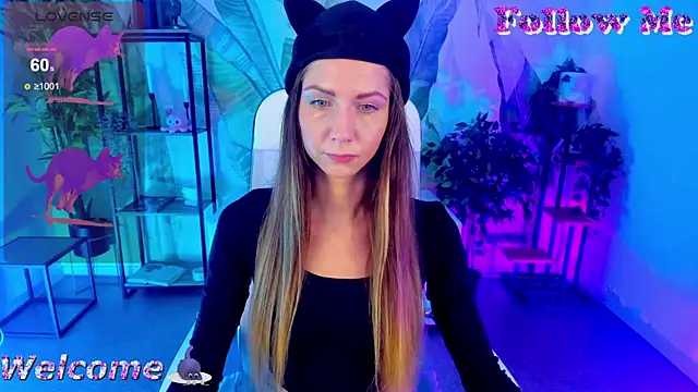 Snapshot of GrayceWild chatting on 03-18-25, 05:23 GrayceWild online show from 03-18-25, 05:23
