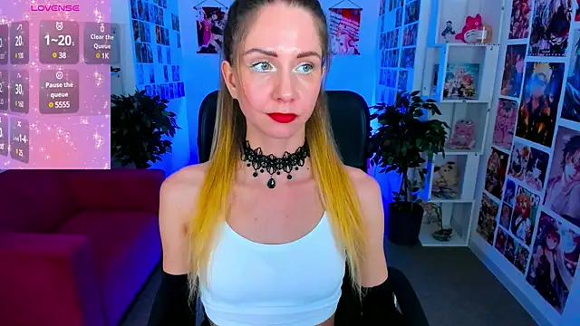 Snapshot of GrayceWild chatting on 01-19-25, 11:45 GrayceWild online show from 01-19-25, 11:45