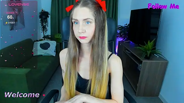 Snapshot of GrayceWild chatting on 01-23-25, 11:48 GrayceWild online show from 01-23-25, 11:48