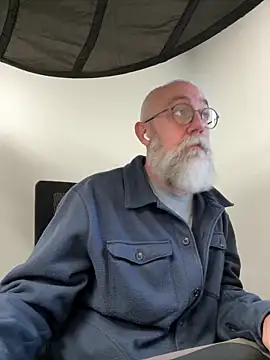 Snapshot of Daddythickcock4 chatting on 01-29-25, 03:15 Daddythickcock4 online show from 01-29-25, 03:15