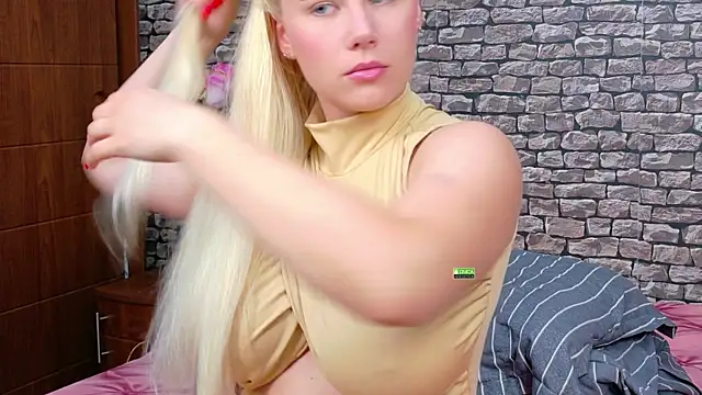 Snapshot of CuteBlondeMe chatting on 07-24-26, 03:52 CuteBlondeMe online show from 07-24-26, 03:52