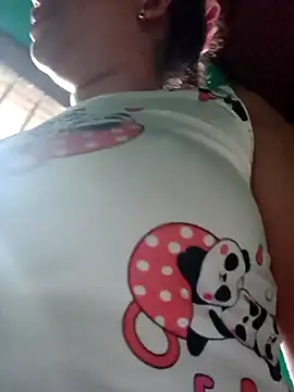 Snapshot of ValeriaSantos- chatting on 10-19-25, 12:41 ValeriaSantos- online show from 10-19-25, 12:41