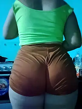 Snapshot of ValeriaSantos- chatting on 09-14-25, 11:27 ValeriaSantos- online show from 09-14-25, 11:27