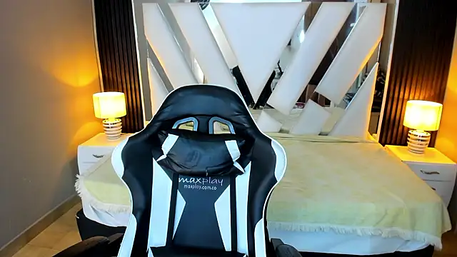 Linda4Petite online show from 02-16-26, 06:06