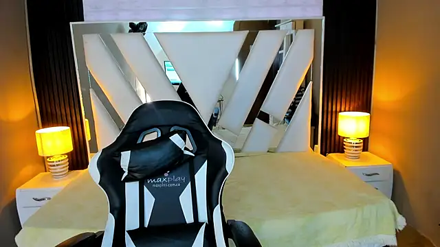 Linda4Petite online show from 12-19-25, 06:10