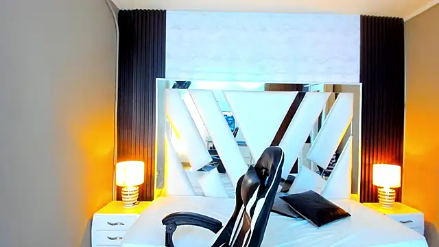 Linda4Petite online show from 10-18-25, 06:21