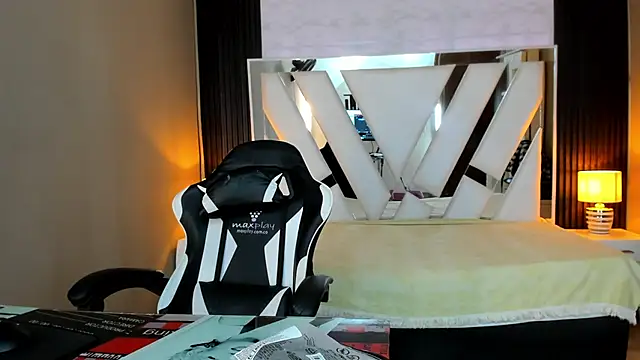 Linda4Petite online show from 03-09-26, 06:33