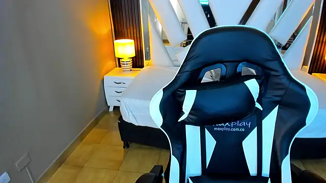 Linda4Petite online show from 11-12-25, 06:12