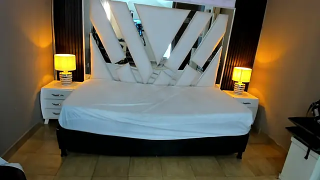 Linda4Petite online show from 03-18-26, 05:58