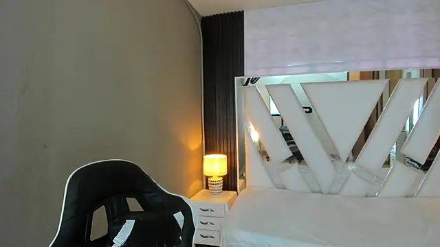 Linda4Petite online show from 04-19-26, 01:45