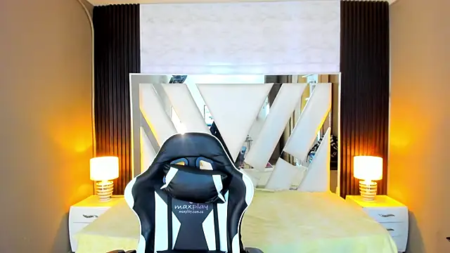 Linda4Petite online show from 11-28-25, 06:52