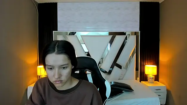 Linda4Petite online show from 10-26-25, 01:11