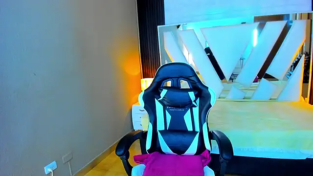 Linda4Petite online show from 01-14-26, 06:33