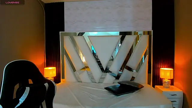 Linda4Petite online show from 11-16-25, 01:16