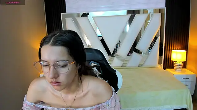 Linda4Petite online show from 01-05-26, 06:55