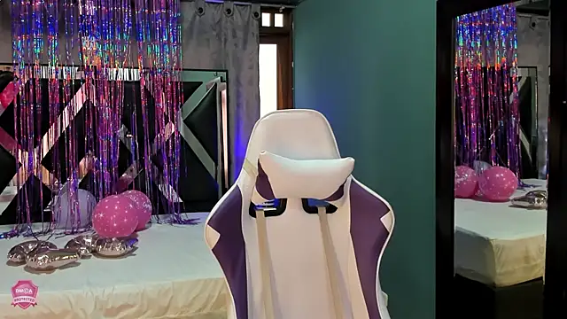 Linda4Petite online show from 03-18-25, 06:17