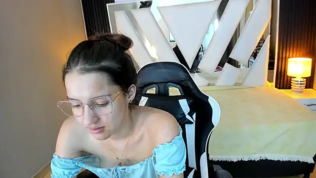 Linda4Petite online show from 01-07-26, 06:57