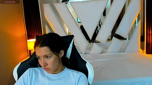 Linda4Petite online show from 10-05-25, 01:24