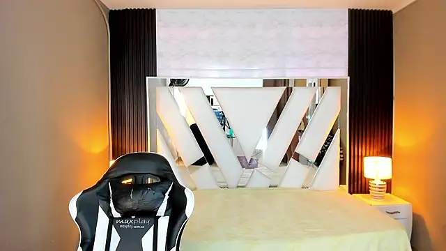 Linda4Petite online show from 03-16-26, 06:43