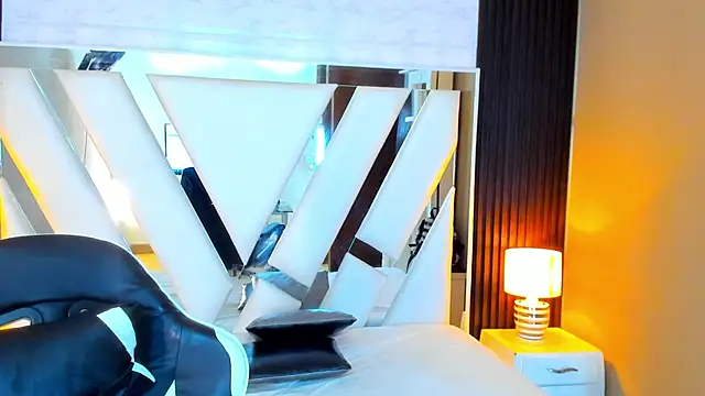 Linda4Petite online show from 11-15-25, 06:12