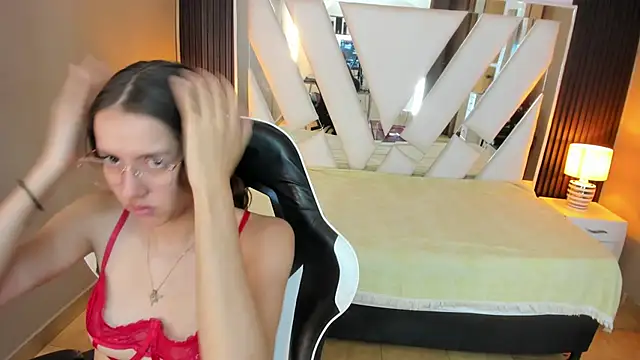 Linda4Petite online show from 04-04-26, 06:47